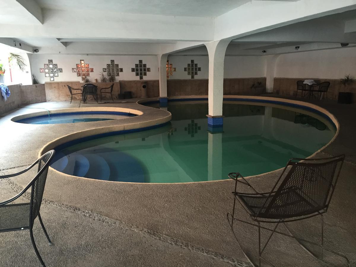 Los Nogales Inn Camargo Екстериор снимка