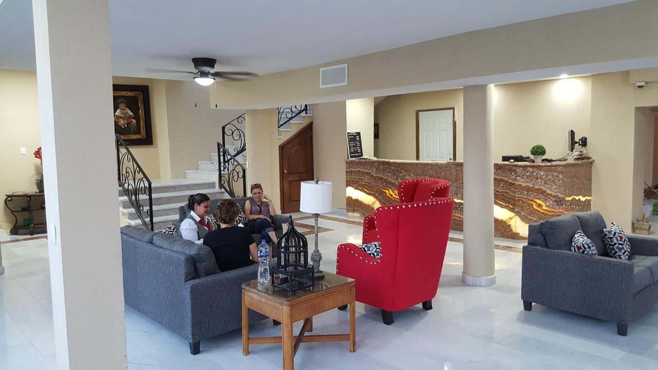 Los Nogales Inn Camargo Екстериор снимка