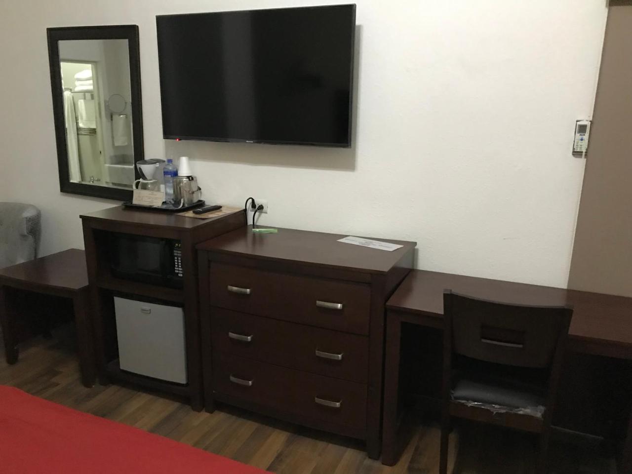 Los Nogales Inn Camargo Екстериор снимка