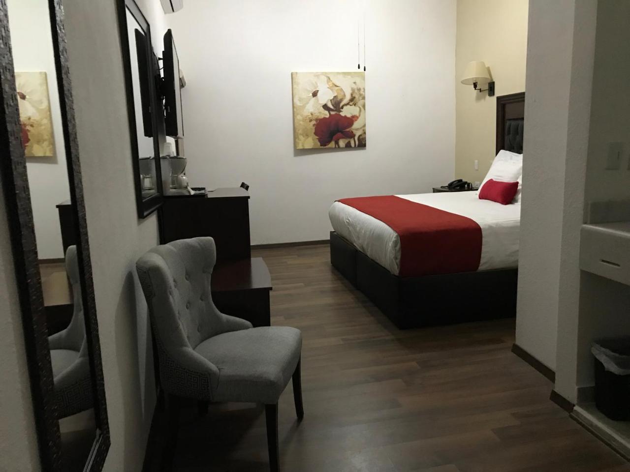 Los Nogales Inn Camargo Екстериор снимка